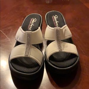 NWOT COMFORTABLE SANDAL WEDGES